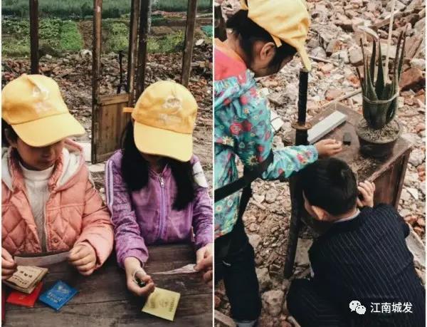 △ 學(xué)生仔細(xì)端詳已經(jīng)不再使用的各種紙質(zhì)老證件 △ 觀展學(xué)生對(duì)播放的聲音場(chǎng)特別好奇，蹲下認(rèn)真?zhèn)榷鷥A聽(tīng)
